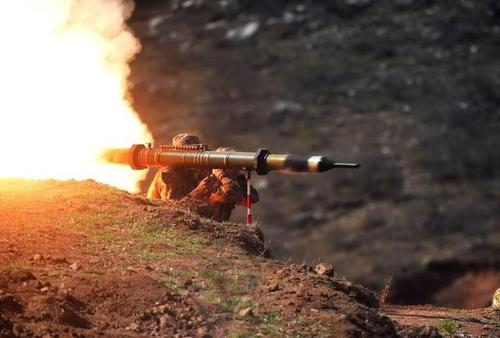 坦克并非无敌,有一种炮弹专打坦克,躲在坦克内也不安全!