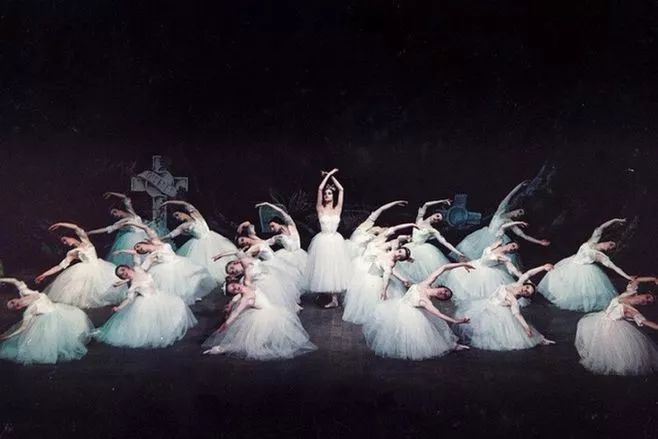 4,没有孤独感,舞蹈可以强化心灵,让人懂得与自己相处,会有各种办法