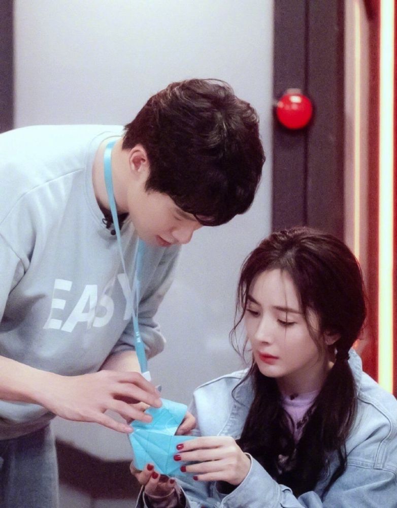 杨幂|第五次被拍，连最有吃瓜精神的网友都麻木了…