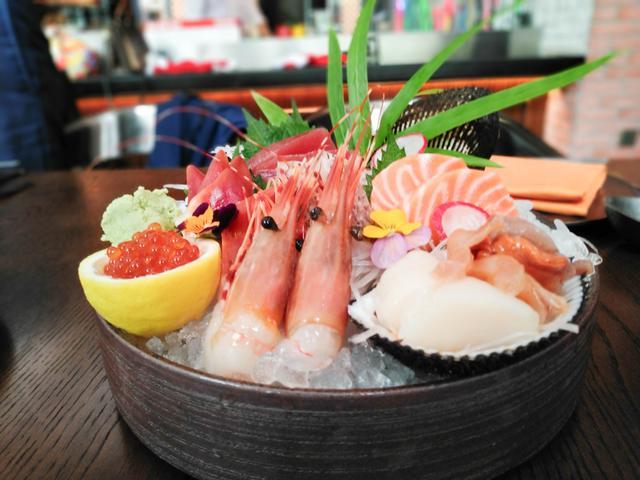 小伙来到三亚度假区吃海鲜赤身 一结账发觉价格差距很多 腾讯新闻