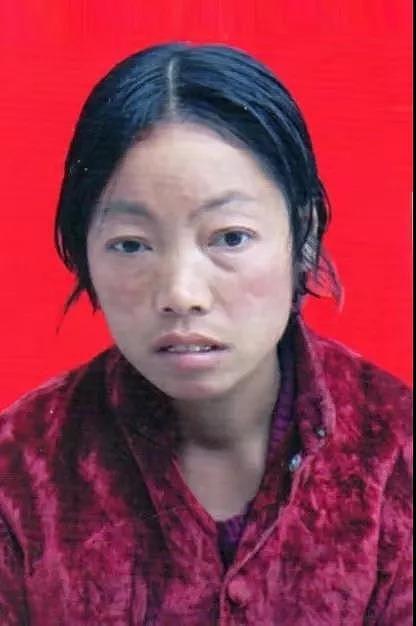 各位父老乡亲们: 我叫李四华,家住陕西省榆林市榆阳区小纪汗镇长草滩