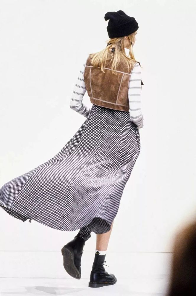 穿马丁靴的年轻人 浪荡叛逆不好惹 腾讯新闻