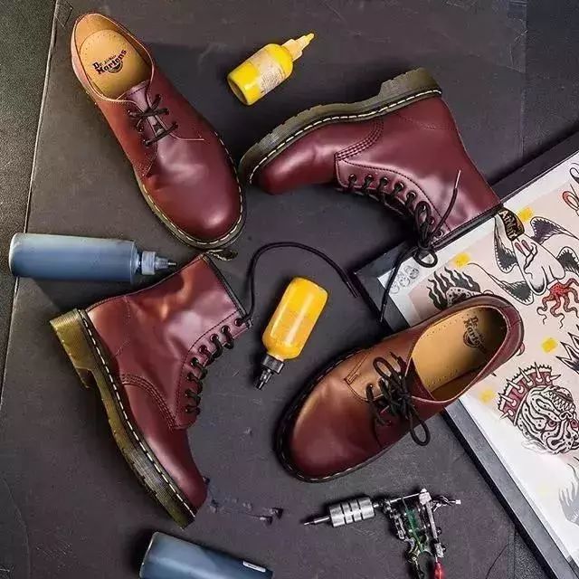 穿马丁靴的年轻人 浪荡叛逆不好惹 腾讯新闻