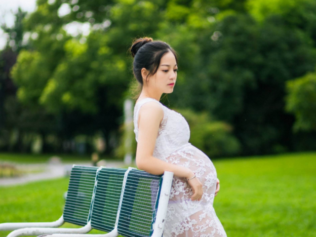 怀孕时,出现这些"征兆",实则提醒准妈:要出现妊娠纹了