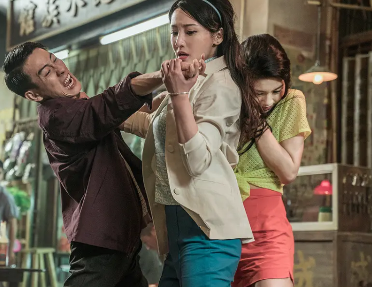 柳岩挑战自我的一部影片,剧中"打戏"的这一段表演,网友:女中豪杰