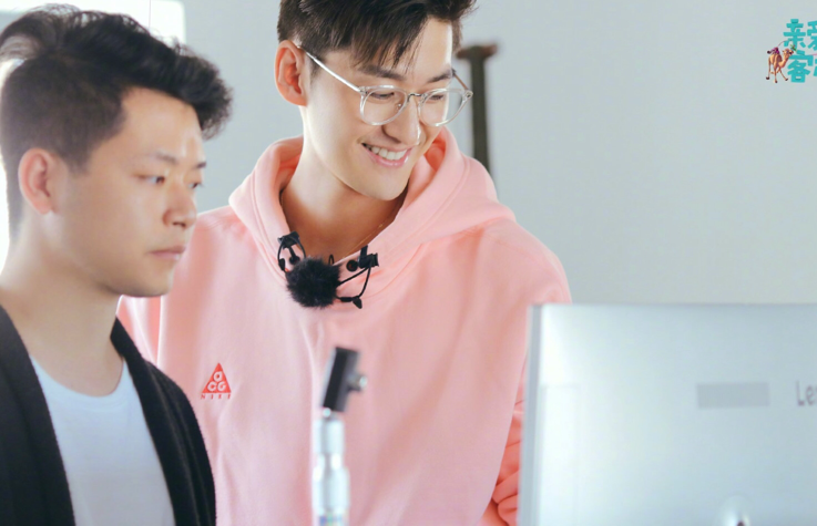 35岁的张翰在亲爱的客栈里可霸气可奶油的穿搭十分吸睛