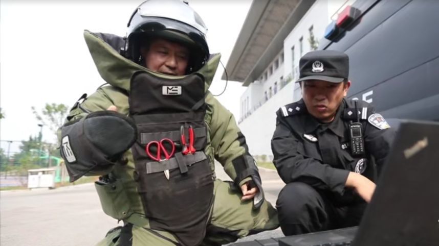 表情就知道这衣服不好穿""爆与非爆"的生死抉择……每一次面临着的都