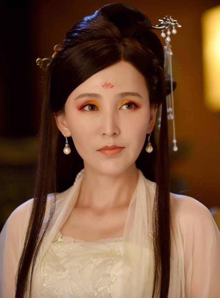 可没有想到在这部剧中岳丽娜扮演的孟婆却是一位倾国倾城的