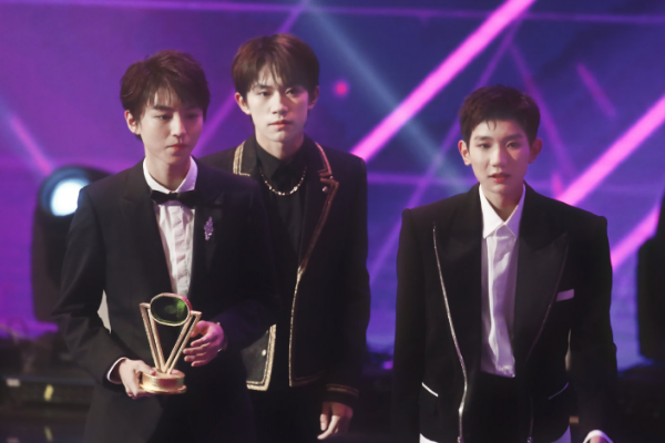 尖叫之夜有挺多让大家吐槽的地方,比如说明明一直在宣传tfboys会合体