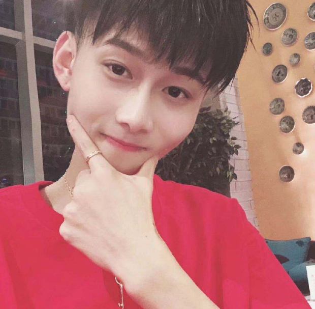 套路璐凌晨吐槽男友后,王乐乐改换微博头像,看来这次认真了