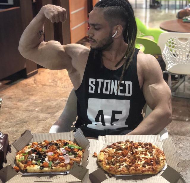 170斤的小胖变肌肉男用了4年时间以施瓦辛格为偶像