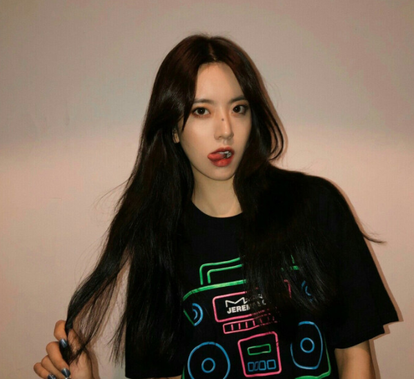 facebook热门女生头像有时间绝望还不如吃点好的睡个好觉