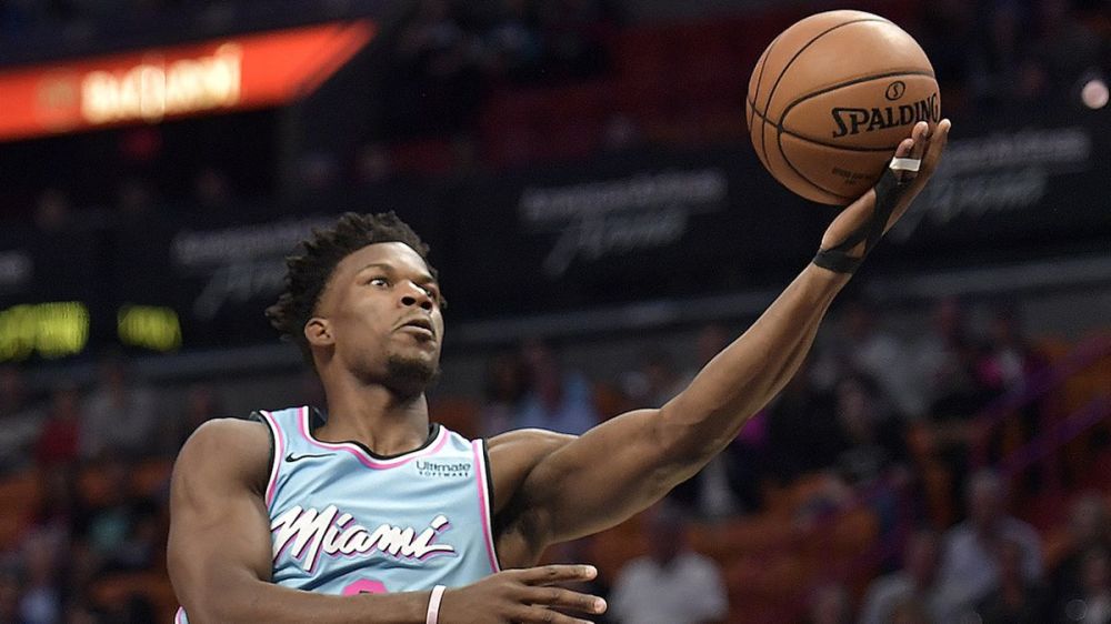 老鹰的斯蒂芬-杰克逊得到42分,他的队友鲍勃-苏拉拿到28分,贾森-特里