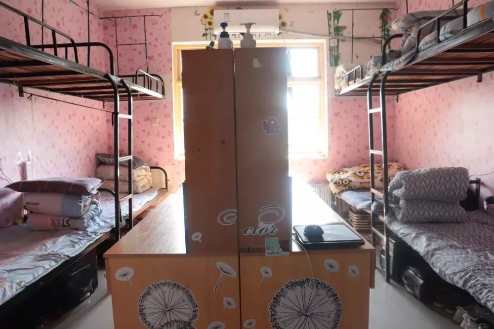 为了给学生创造良好的住宿环境,进一步规范学生宿舍卫生和安全管理.