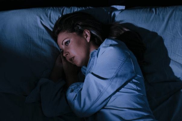 有了强迫思维后,我的失眠开始加剧,彻夜不眠的折磨让人精神萎靡