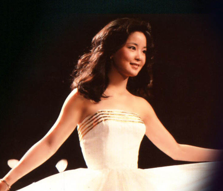 悲情邓丽君,6次情断一生未婚,成龙一生的痛