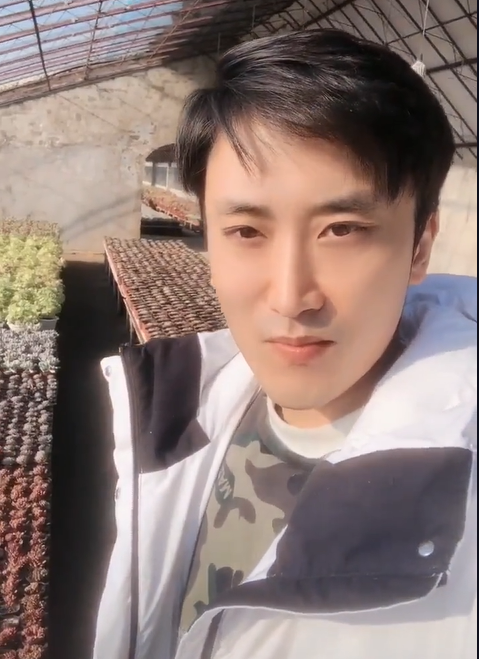 赵玉田晒种花日常本人是隐藏富二代父亲身价过亿入股本山传媒