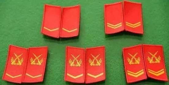 戴上上士警衔,有了父亲当年的模样