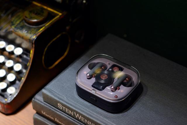 猫王收音机推出tws耳机,穿戴遥控器解决控制问题,比苹果好用