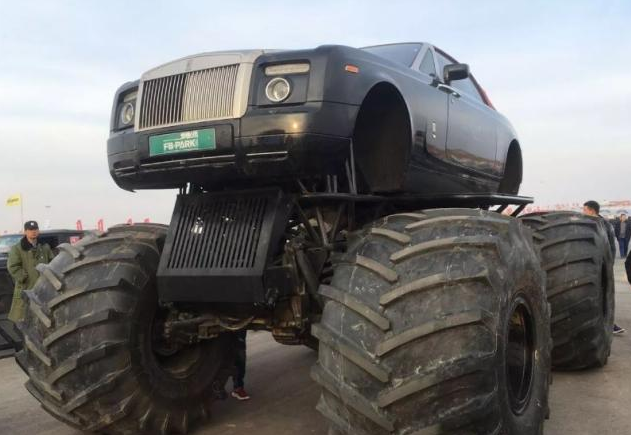 中国唯一劳斯莱斯大脚车自己上平板车无需贺氏吊装