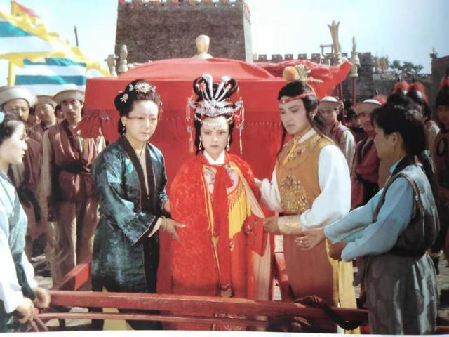 87版红楼梦里刘宝俊为探春远嫁设计了风格不同的场景堪称经典