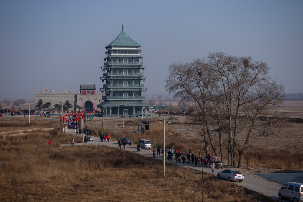 冬天旅遊不知道去哪?那就到暖泉古鎮來看打樹花吧