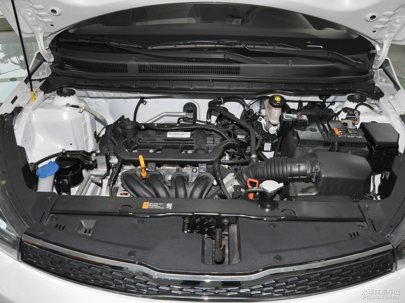 4l自然吸气发动机,其最大输出功率为70kw(95ps),而传动系统匹配5速