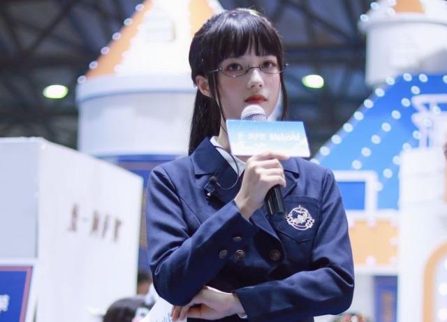 啊不美妆up主,党妹这些年化妆和穿着打扮的技术都在逐年上升,这一套