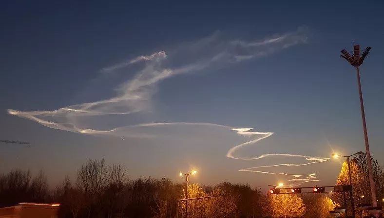 北京河北上空出现龙状云有多名目击者专家解释并非自然现象
