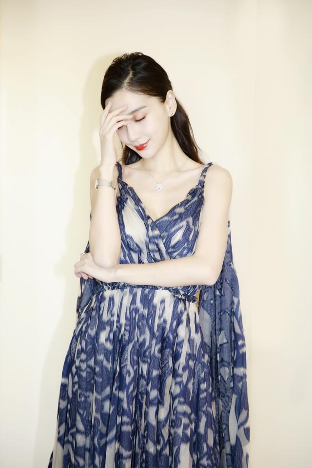angelababy|baby晒身体状况号召一起健身，体重不到90斤，身体年龄只有26岁