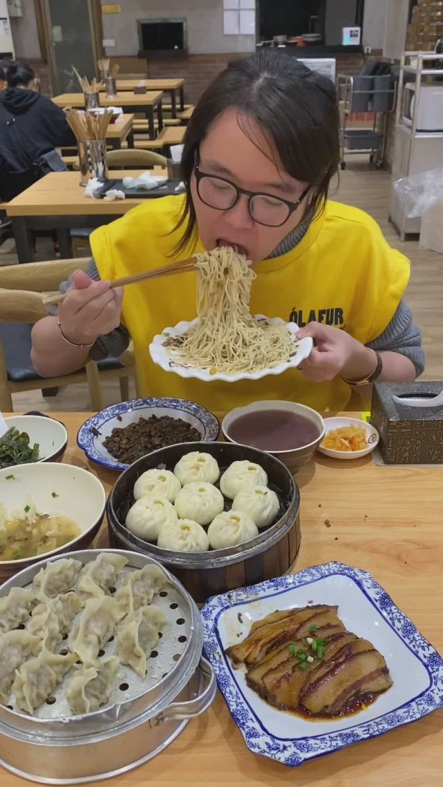 岁月饶过谁浪胃仙18岁旧照堪称校草阳光帅气眼神温柔