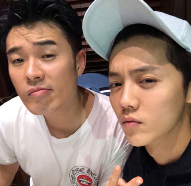 被鹿晗发文调侃为鱼头哥谁关注到陈赫回复大家都不从容啦