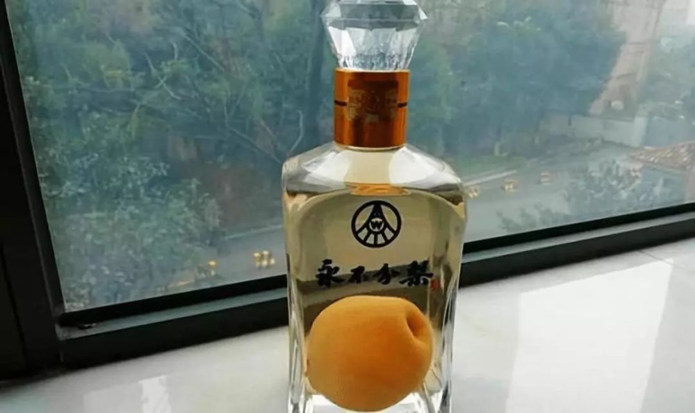 河北大梨酒的梨是硬怼进去的吗