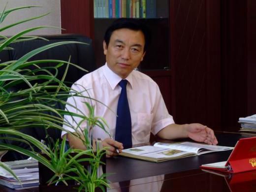 商丘工学院丁华董事长被评为感动中原年度教育人物听听师生怎么说