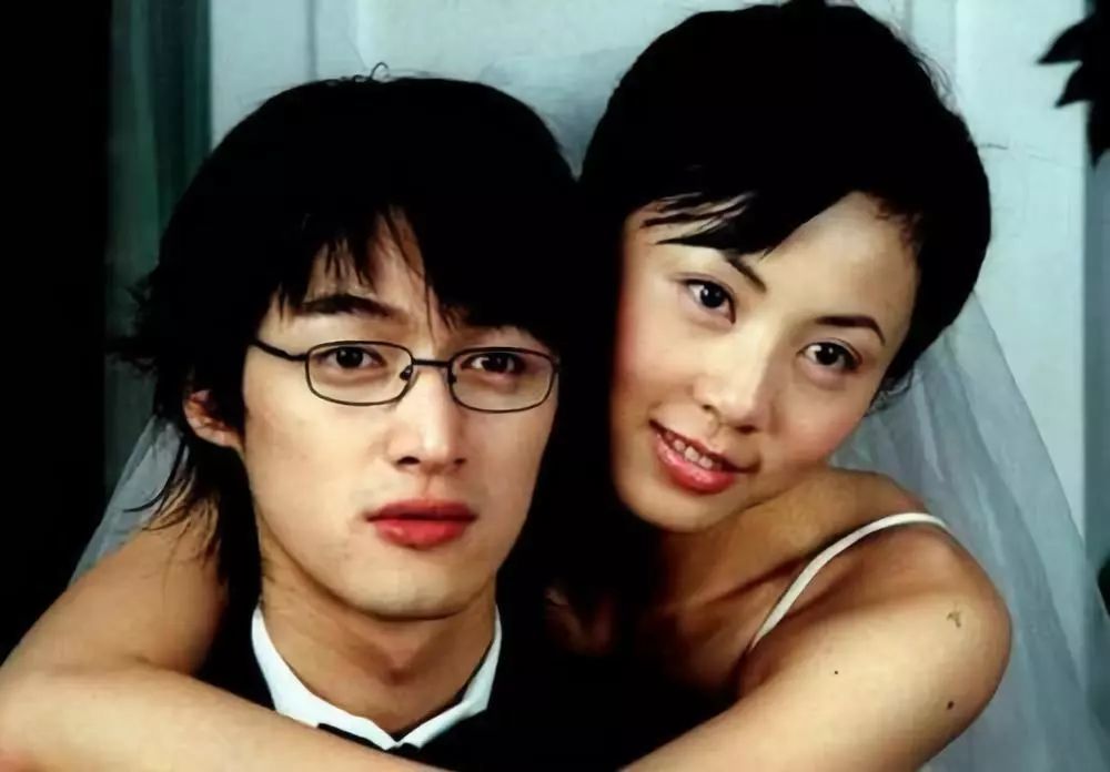 这部戏,女主角孙莉和关颖都是浮云,22岁的胡歌在出演一个孩子的爸爸也