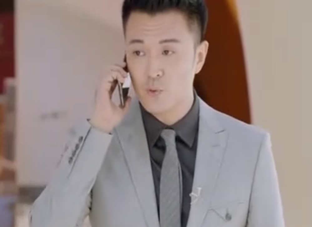 剧中王子文饰演的安安还没奔三,却遭遇老公俞非凡的抛弃,他嫌弃安安总