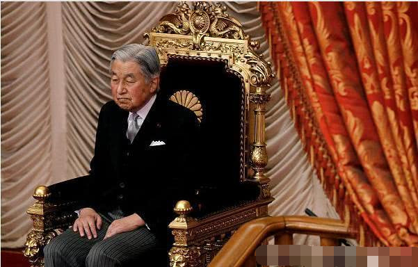 日本的天皇1年能领多少工资看到其待遇让人大吃一惊