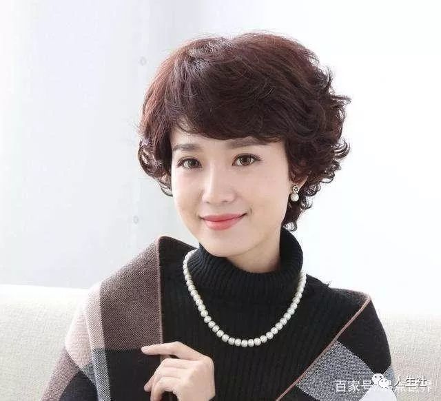 女人到了50岁 别总剪短发 不如试试这4款减龄新发型 刘海 短发 发型 头发