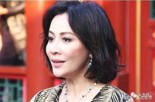 女人到了50岁 别总剪短发 不如试试这4款减龄新发型 刘海 短发 发型 头发