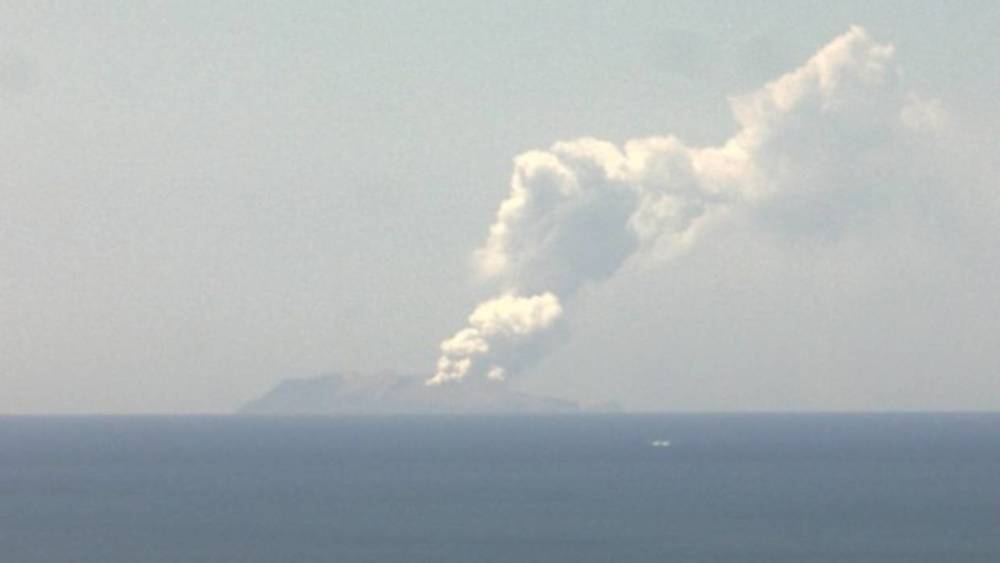 新西兰白岛发生火山喷发 或造成数十人受伤