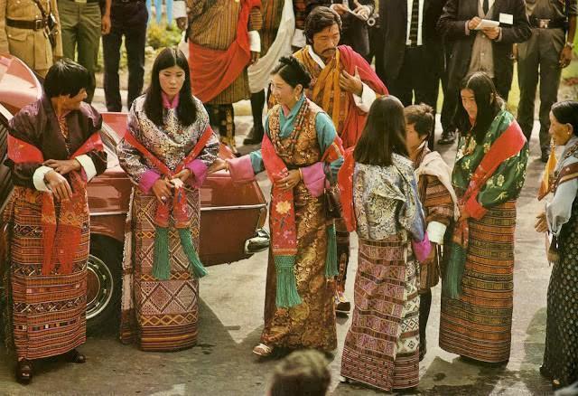 1970年代不丹老照片喜马拉山麓的小国图二不丹贵族妇女很漂亮