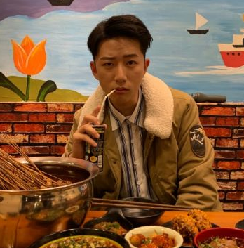 浪胃仙称自己是"国民校草",本以为是吹牛,16岁旧照曝光打脸了