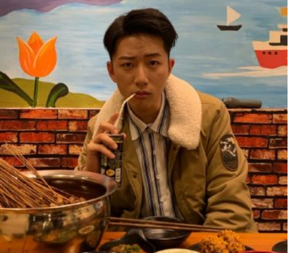 浪胃仙自称当年是校草大家以为是开玩笑看到旧照被惊艳到了