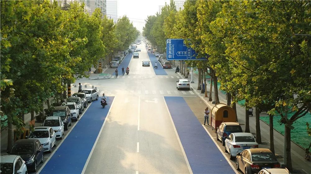 路侧停车泊位开始收费管理!