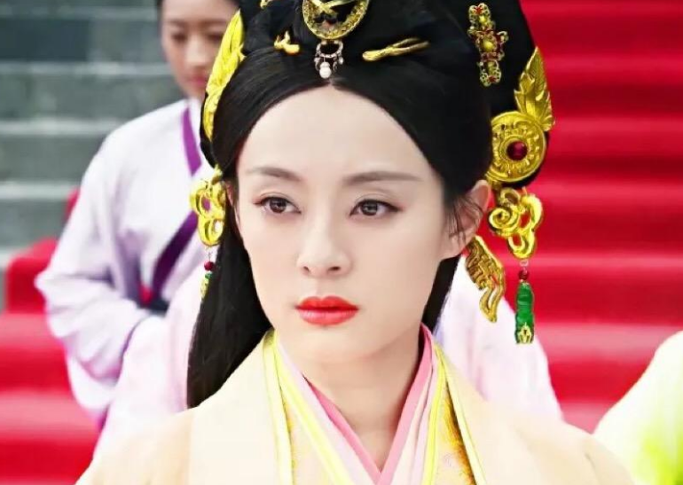 芈月传:芈茵芈月同是公主,芈茵屡次迫害芈月图的是什么?