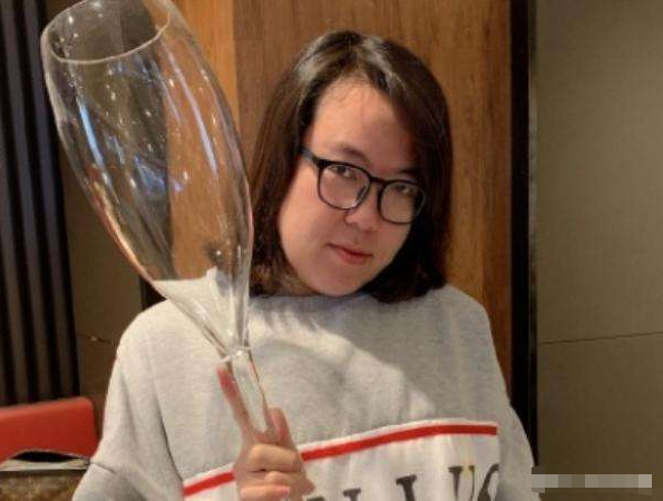 浪胃仙说自己曾经是校草,还晒出18岁"旧照",网友:脸疼不?