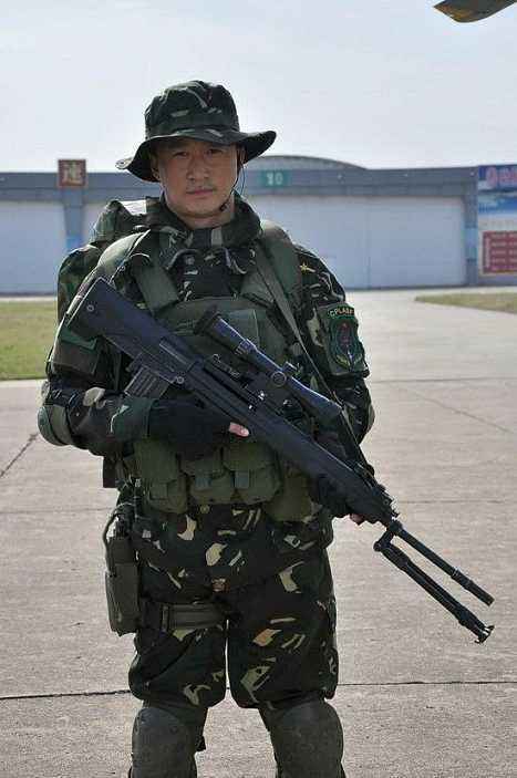 吴京徒手爬4楼只需21秒,特种兵需要多久?当数字曝光:就是小菜一碟!