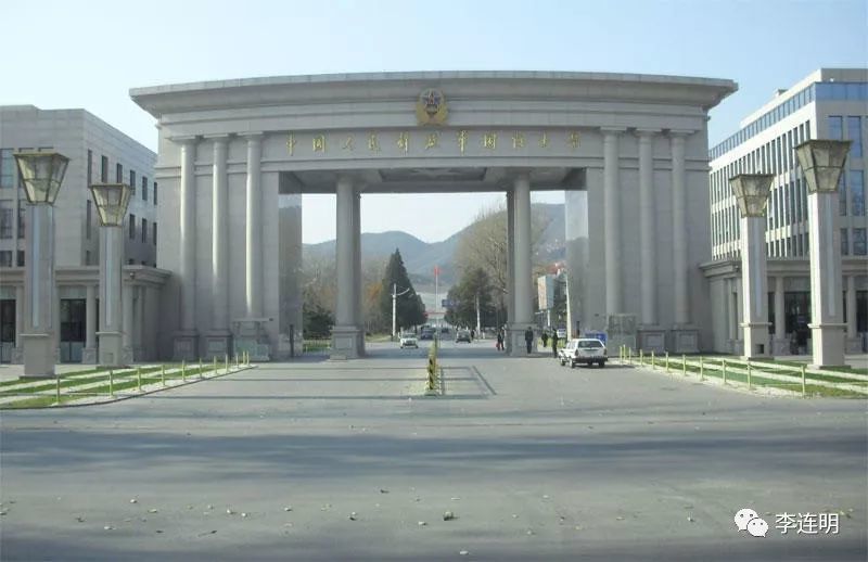 哪些军队院校不招收高中毕业生?