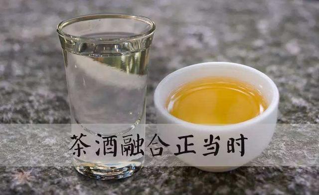 酒和茶,在饭桌上没区别,在南北有区别