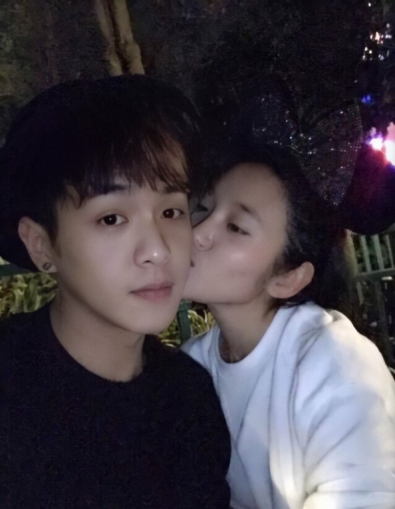 张若昀|张若昀发文自白似告白唐艺昕：无尽的时光过后，在茫茫星海中相逢